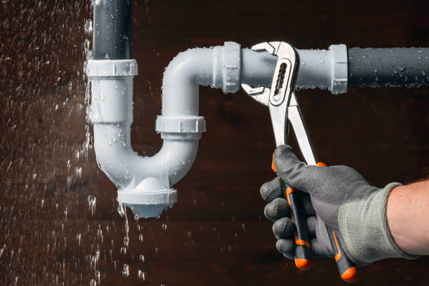 Professional Emergency Plumber technician working in Gradyville, PA